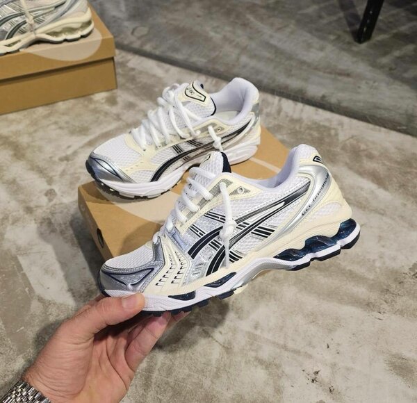 Chaussures de course légères