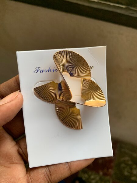 Boucles d'oreilles dorées élégantes