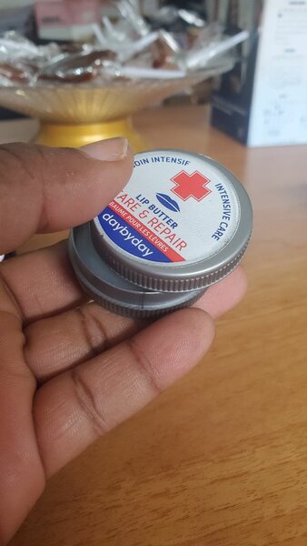 5 Baumes à lèvres pour réparer les lèvres sèches/ gercées