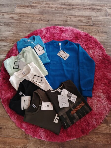 Lot de Sweat-shirts Colorés