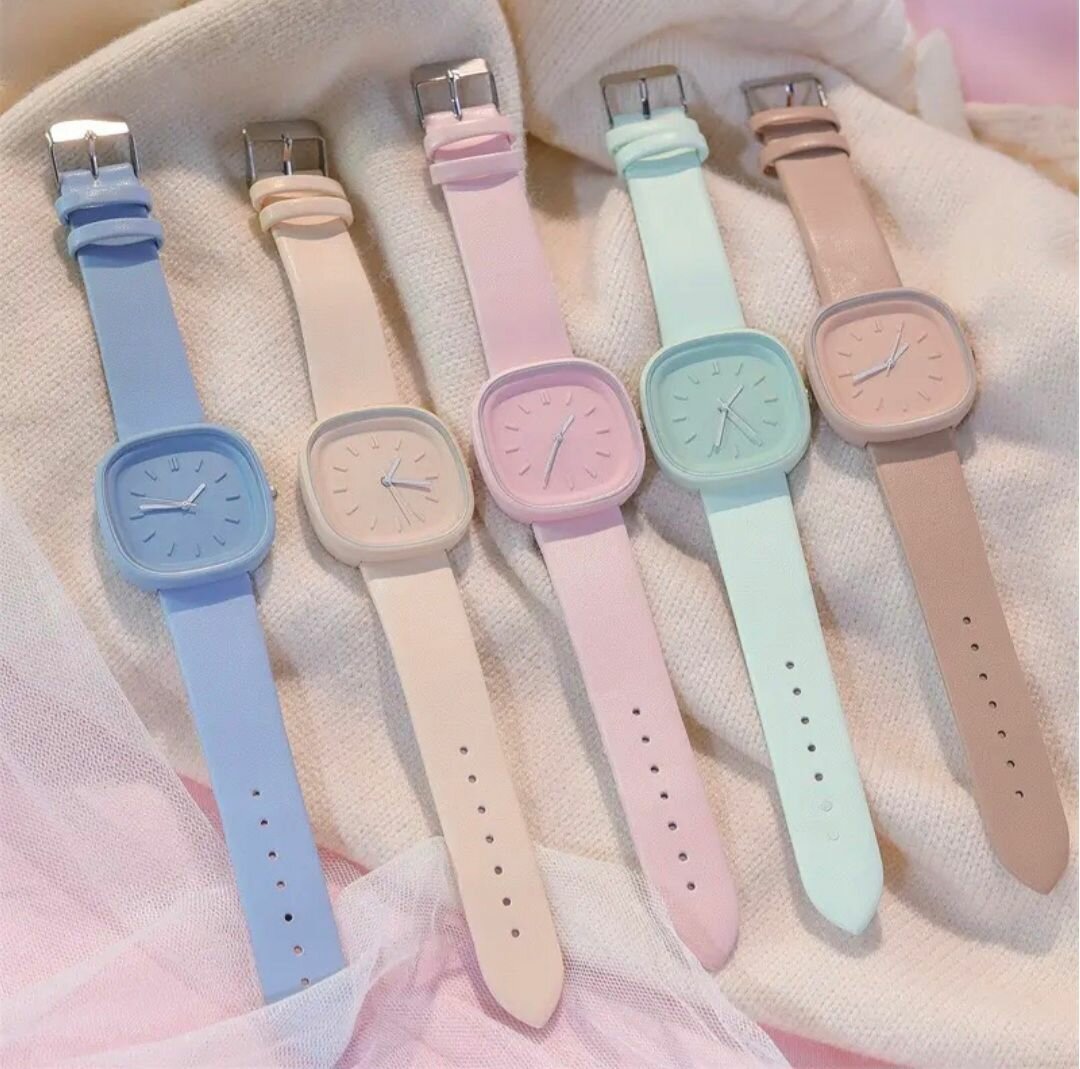 Montres pastel minimalistes