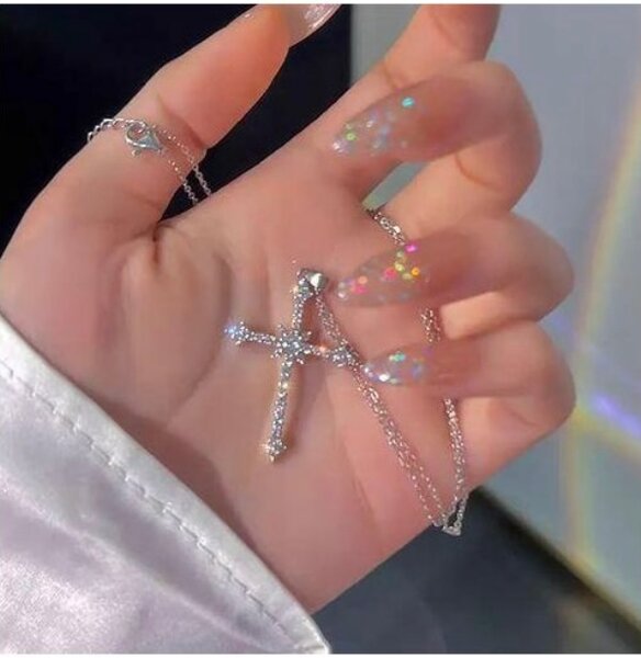 Collier croix en argent brillant