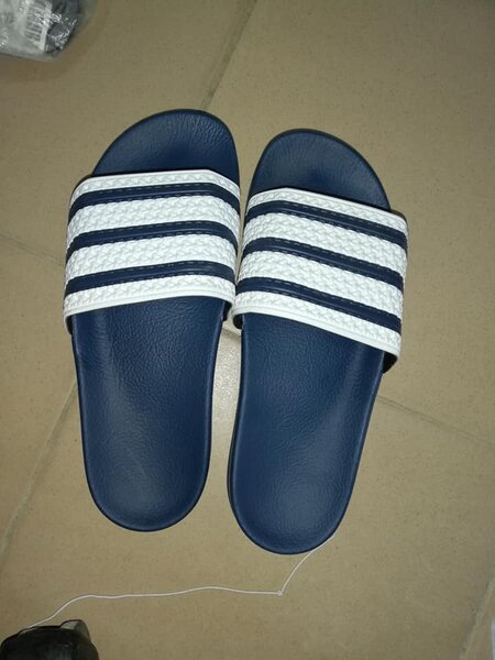 pantoufles Adidias bleu blanc