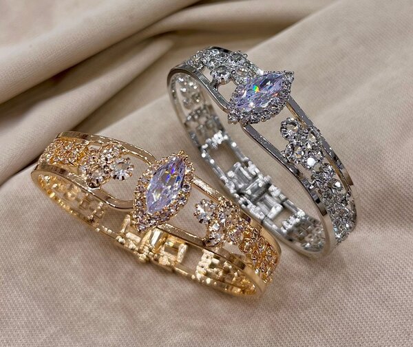 Openable Bangle- Handcuff