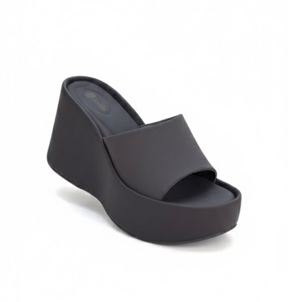 Sandales compensées noires élégantes