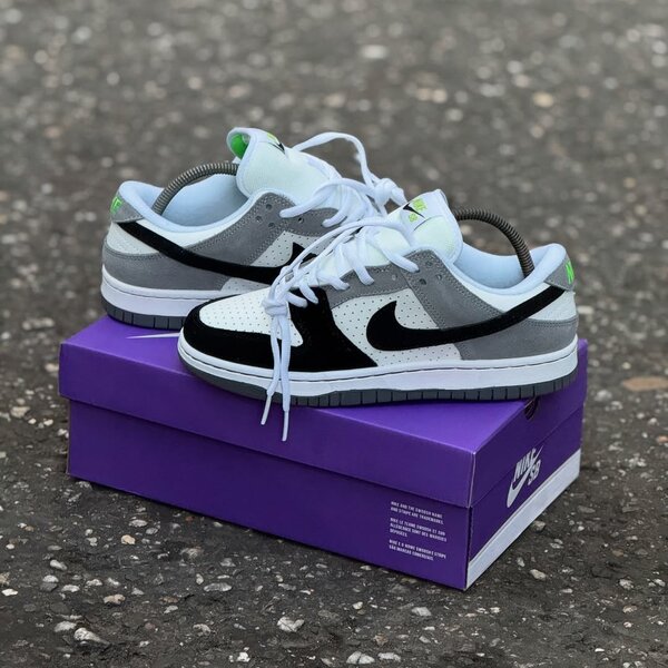 Nike SB Dunk Low Gris et Noir