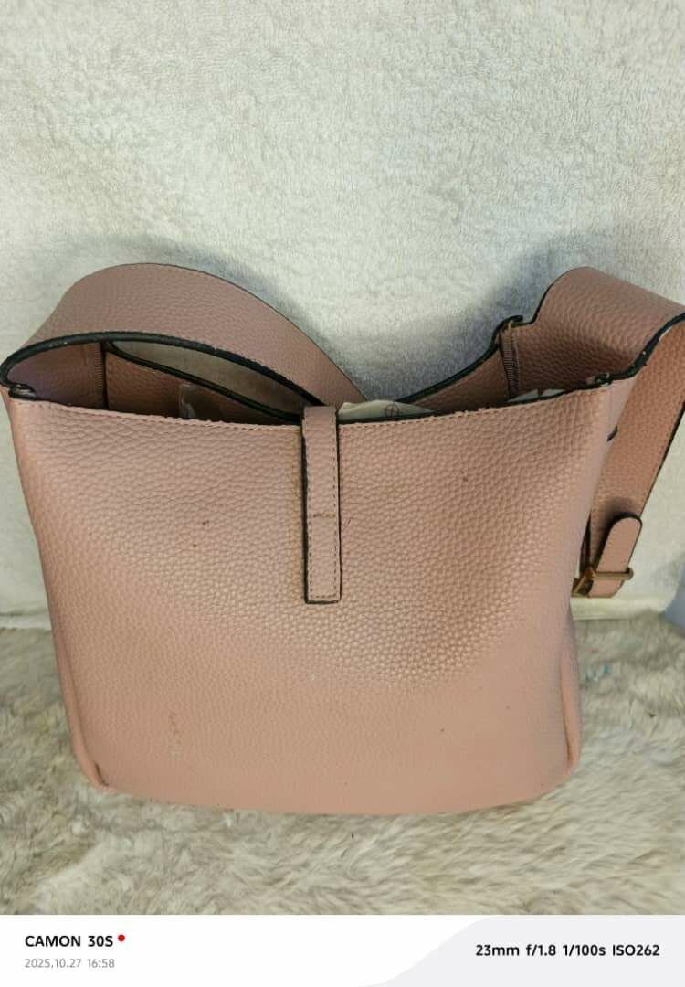 Sac à main cuir rose élégant