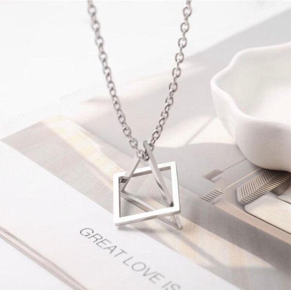 Collier géométrique élégant