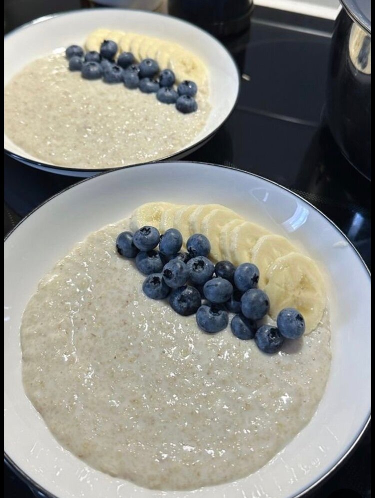 Petit-déjeuner sain aux fruits