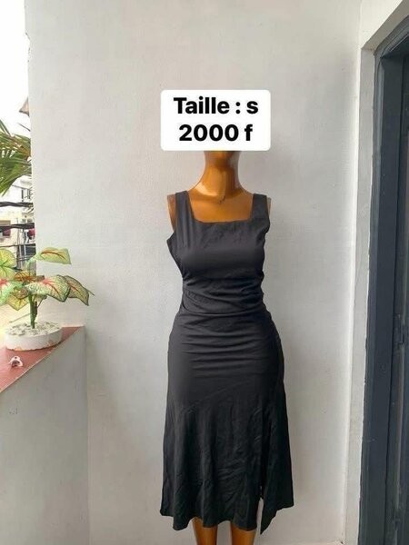 Robe élégante noire S