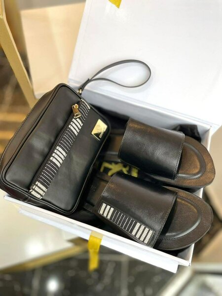 Sandales et Pochette Élégante