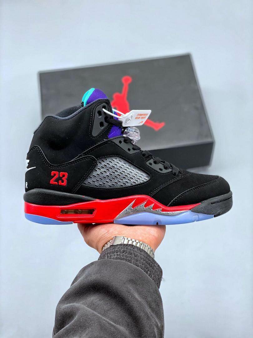 AIR JORDAN 4 SNEAKER