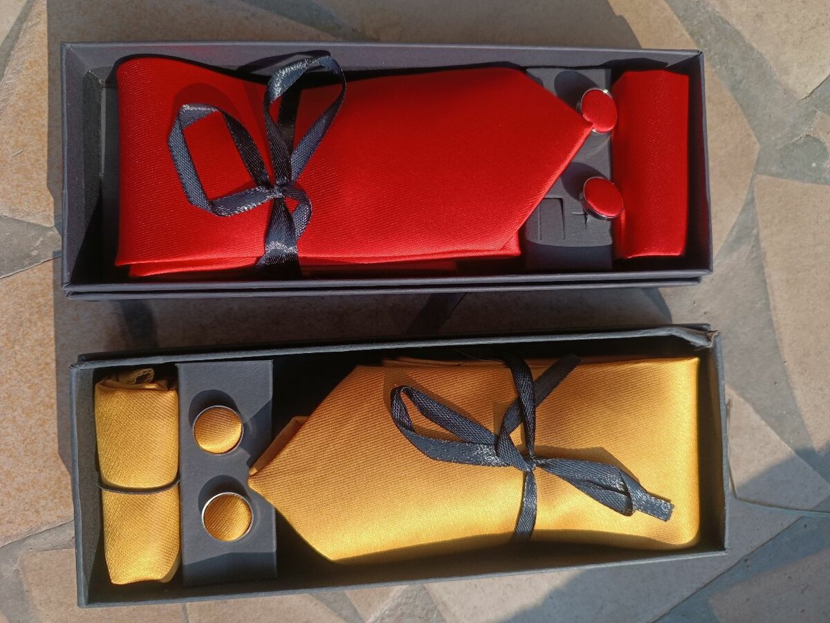 Elegant Tie and Cufflink Set