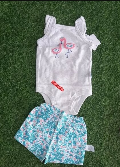 Girls suit set Available for pick up or delivery Sizes: 12-24months 😍 😘 2 pieces ❤ ♥Size: 6-9months