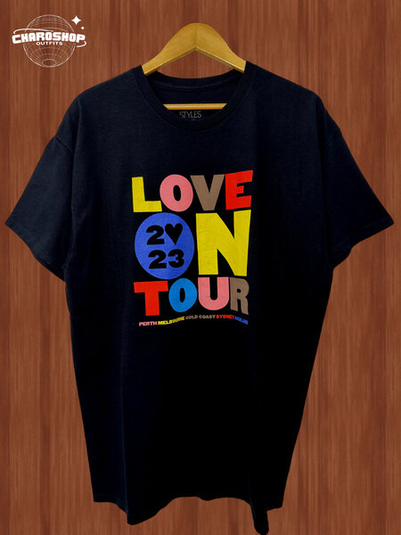 T-shirt graphique 'Love On Tour'