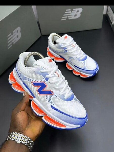 NEW BALANCE 2000