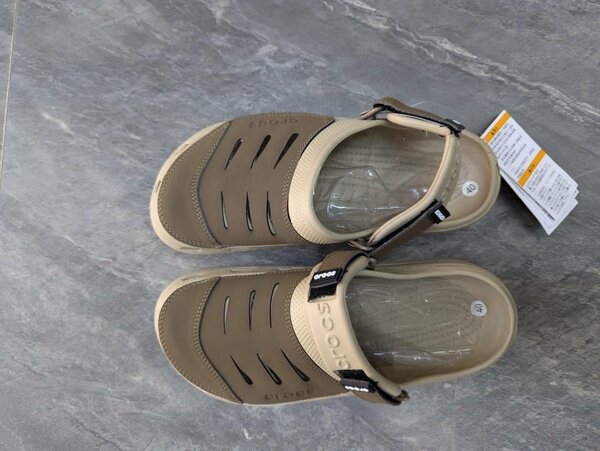 Yukon crocs first class