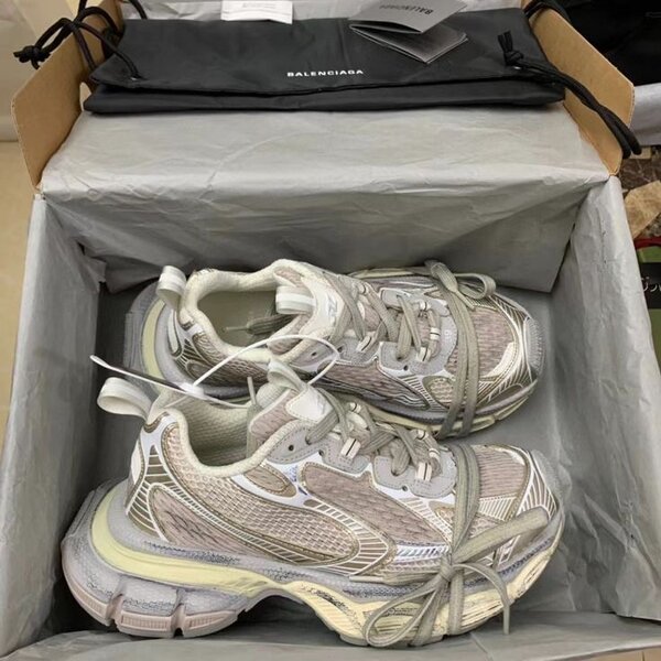 Sneakers Balenciaga modernes