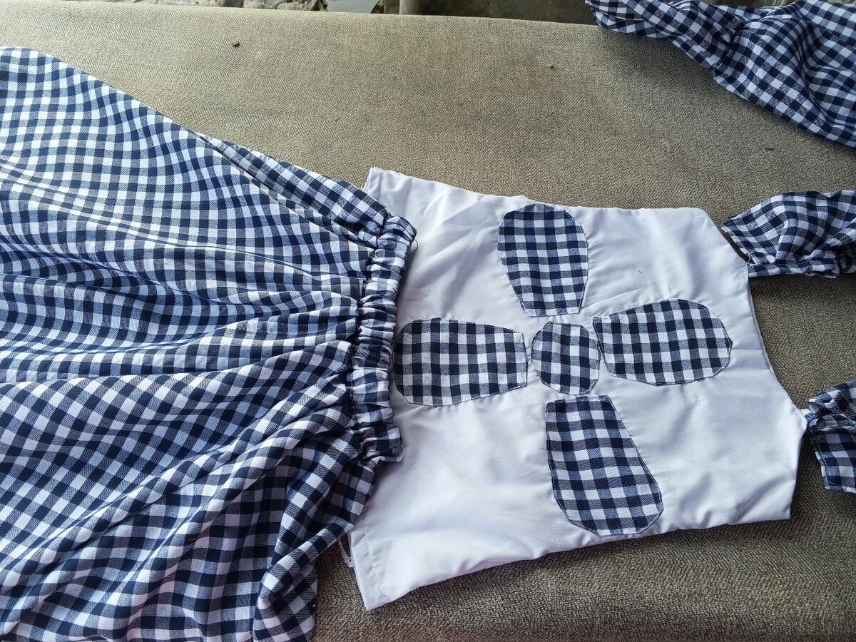 Robe enfant à carreaux élégante