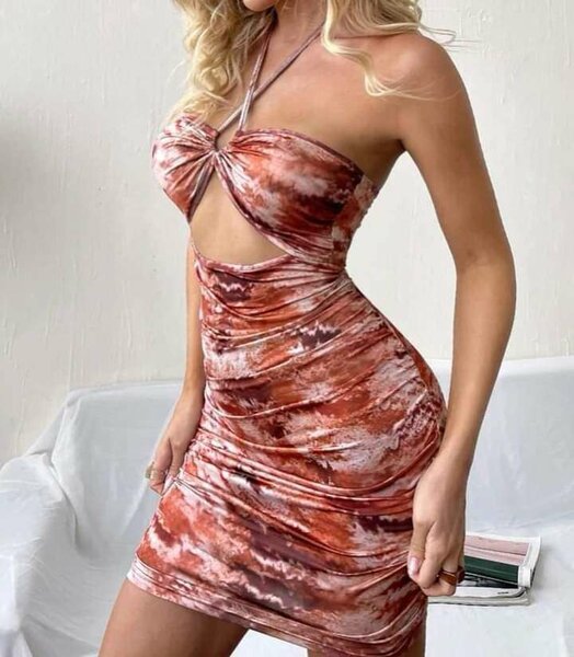 Robe Shein moulante dos nu