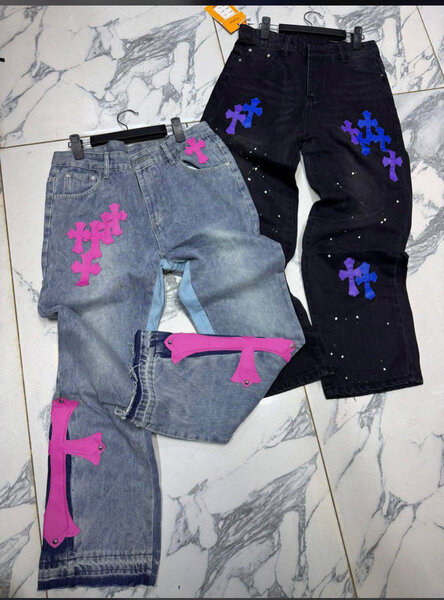 Jean tendance avec croix colorées