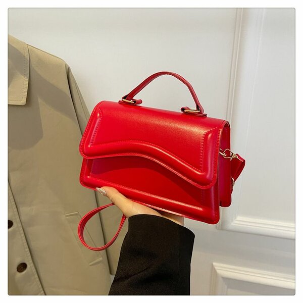 Sac à main rouge élégant