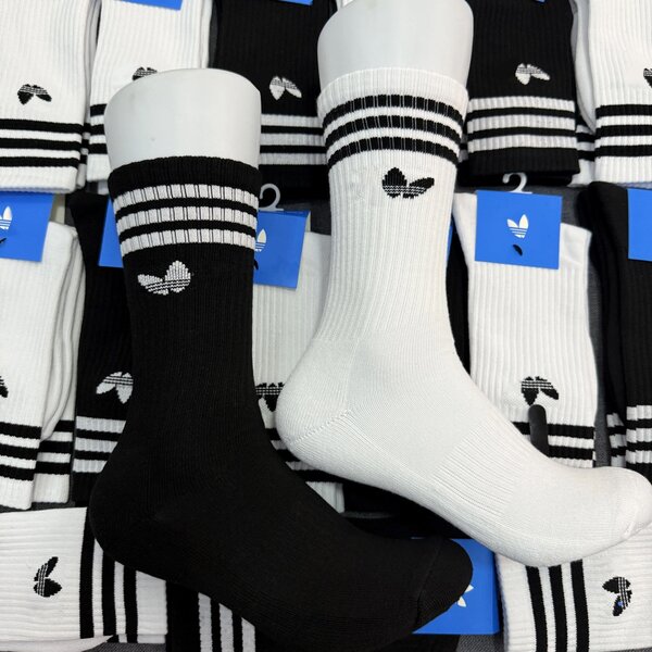 Chaussettes adidas et Nike