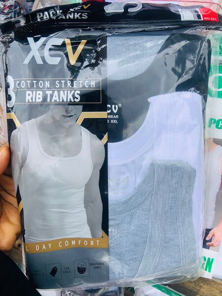 Débardeurs trois couleurs différentes