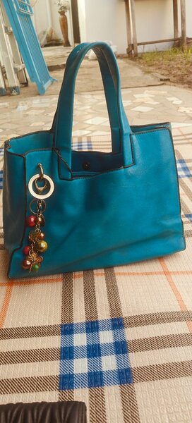 Sac à main en cuir bleu