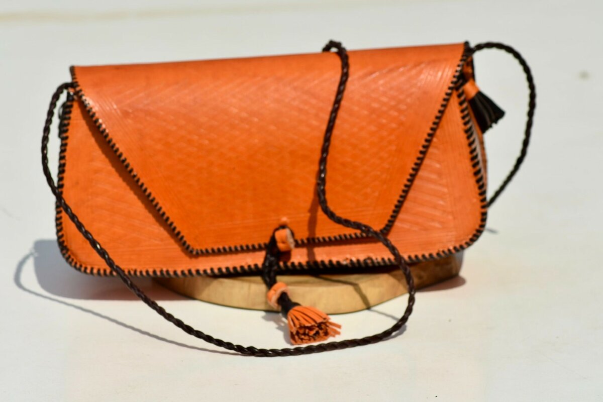 Ladies leather side bag