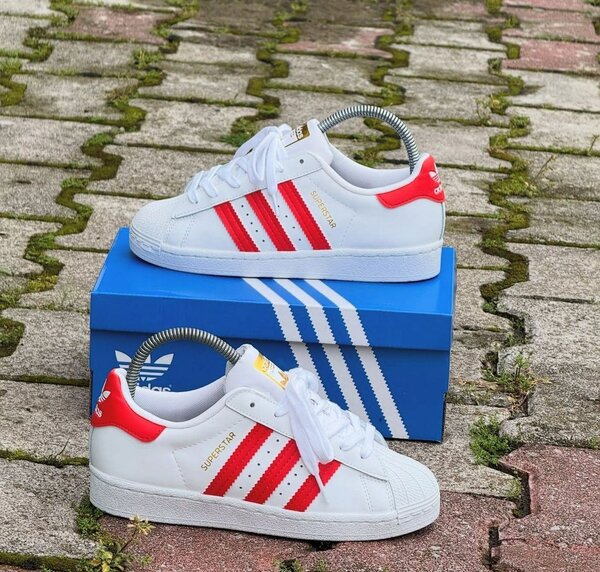 Baskets Superstar Blanches et Rouges