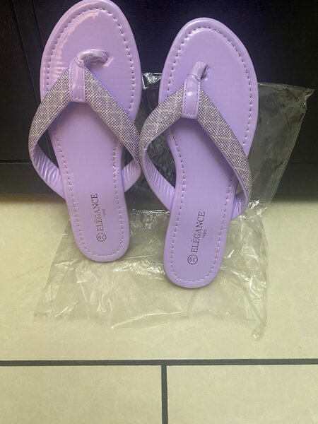 Tongs élégants scintillants pour femmes