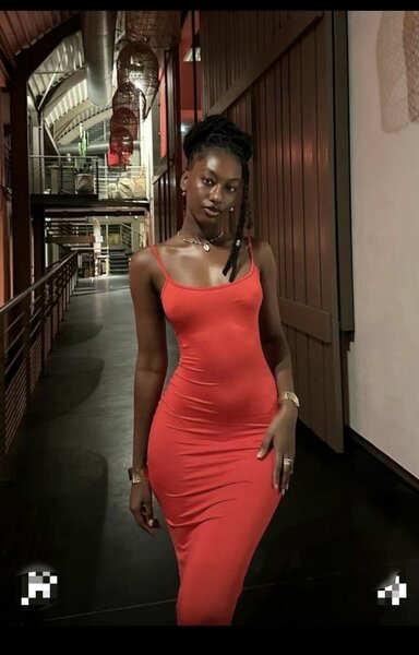 Robe rouge moulante élégante