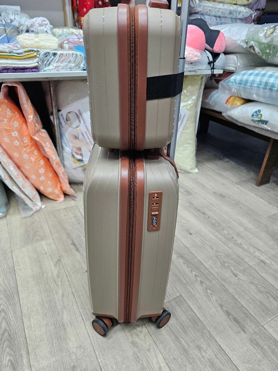 Чемодан travel из 100% полипропилена