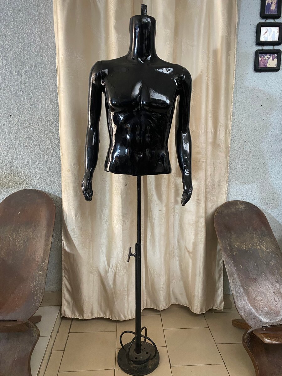 Mannequin buste masculin élégant