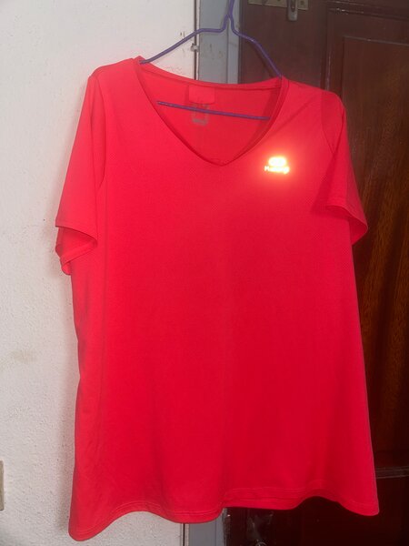 T-shirt rouge de sport