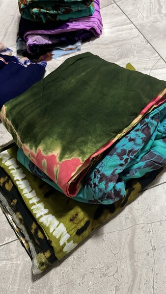 Tissus tie-dye colorés