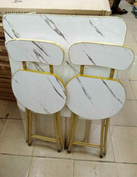 Table à manger et 2 chaise