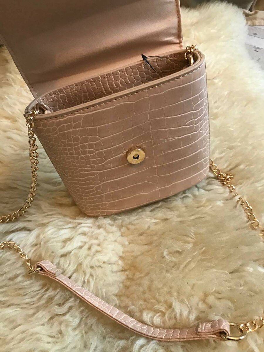 Cute little camel cloured bag with gold detailing