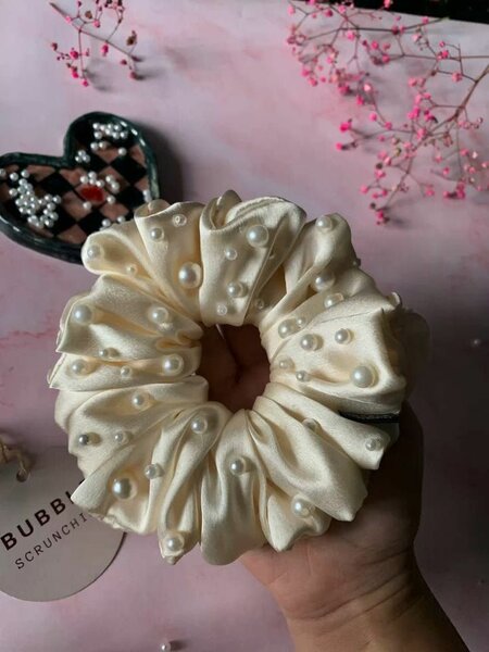 Chouchou Satin Perlé Élégant