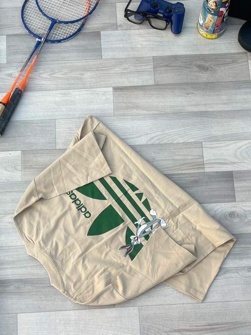 T-shirts Nike et Adidas unisexes