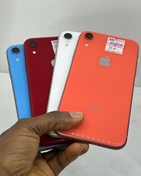 iPhone XR Couleurs Variées