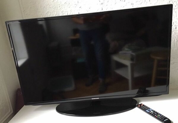 SAMSUNG SMART TV 40
