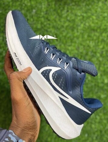 Nike sneakers blue