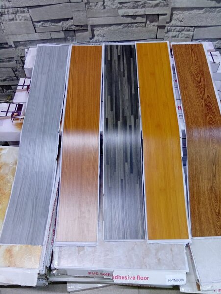 Lames de sol auto-adhésives