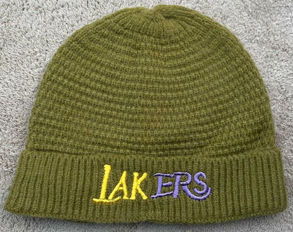 Bonnet Lakers en tricot
