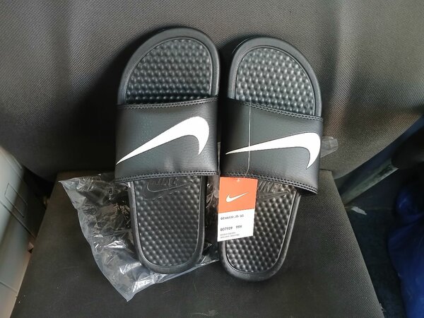 Nike slippers unisex