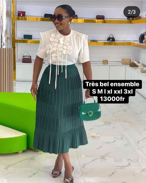 robe verte avec des fleurs blanches