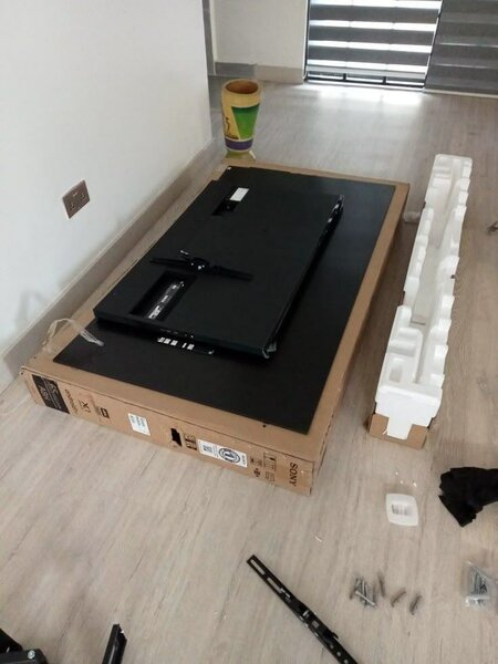 Télévision LED UHD 55 pouces