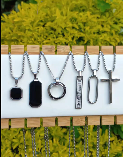 Colliers en acier inoxydable élégant